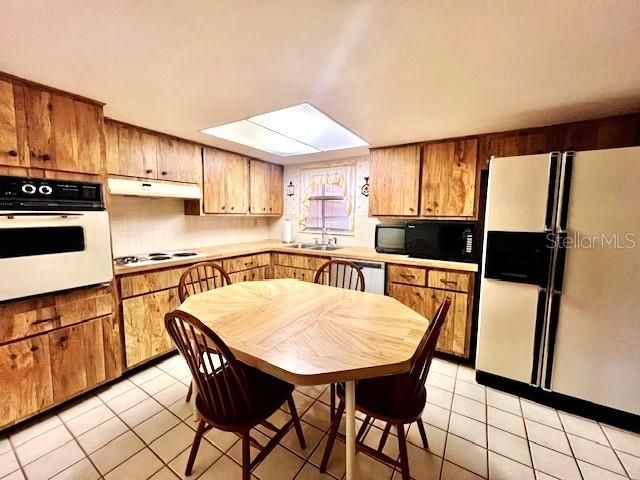 For Sale: $239,900 (2 beds, 2 baths, 1264 Square Feet)