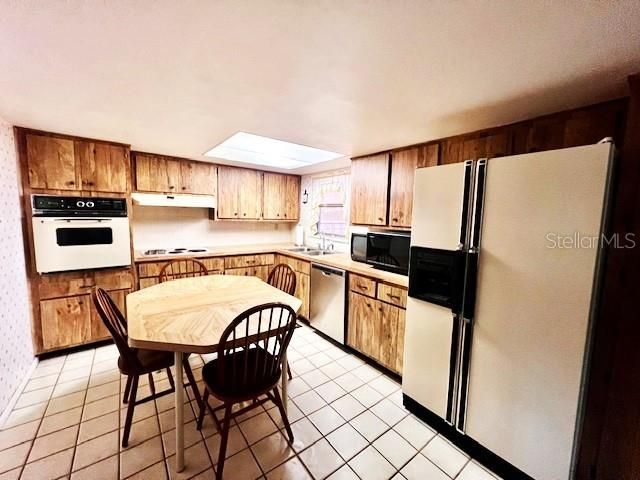 For Sale: $239,900 (2 beds, 2 baths, 1264 Square Feet)