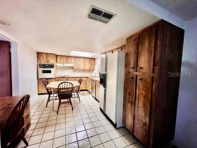 For Sale: $239,900 (2 beds, 2 baths, 1264 Square Feet)