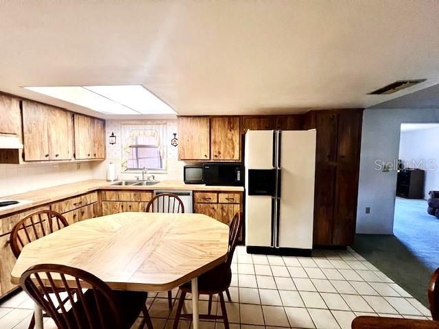 For Sale: $239,900 (2 beds, 2 baths, 1264 Square Feet)