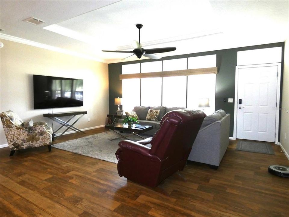 For Sale: $439,900 (3 beds, 2 baths, 1664 Square Feet)