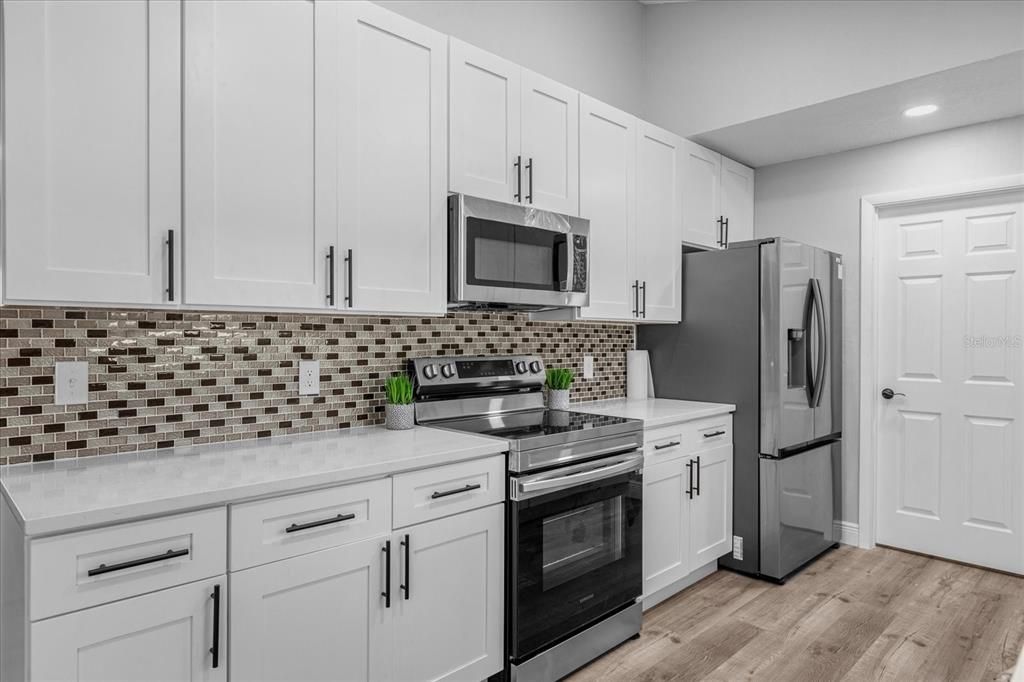 For Sale: $429,900 (3 beds, 2 baths, 1298 Square Feet)