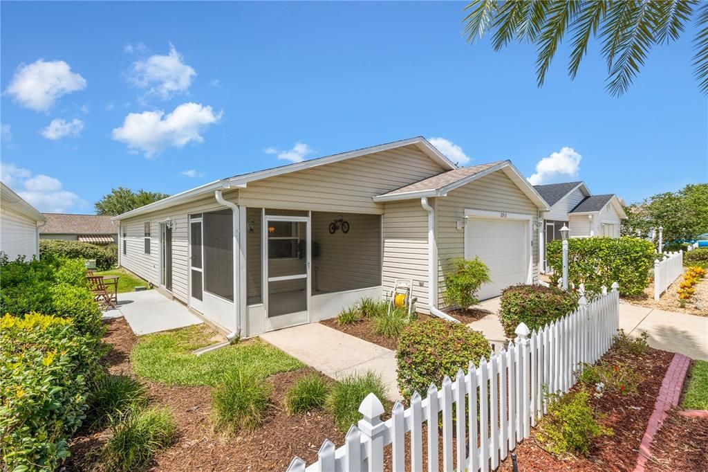 Active With Contract: $269,000 (2 beds, 2 baths, 1156 Square Feet)