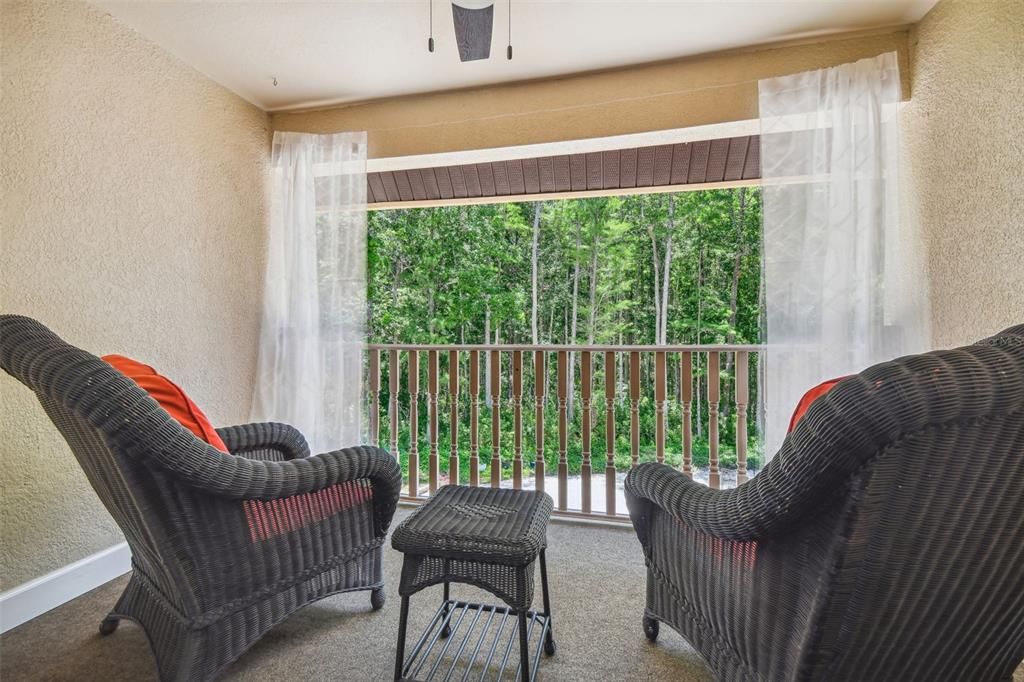 A spacious balcony where you can enjoy the one of a kind conservation views.