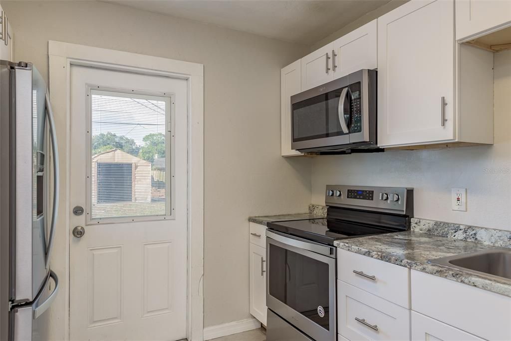 For Sale: $288,000 (3 beds, 1 baths, 852 Square Feet)