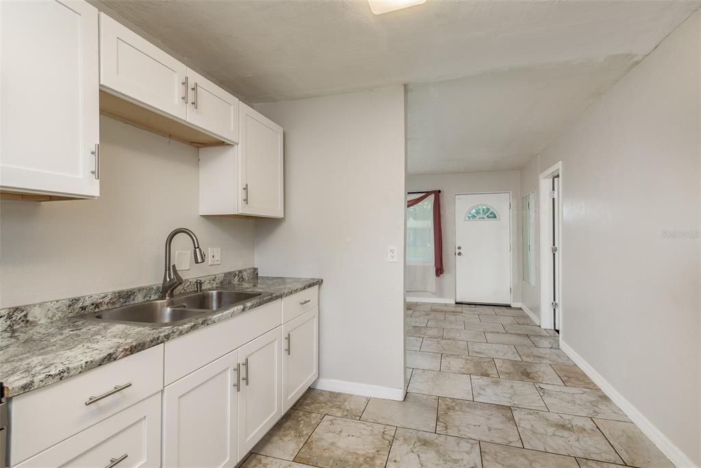 For Sale: $288,000 (3 beds, 1 baths, 852 Square Feet)