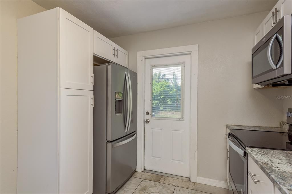 For Sale: $288,000 (3 beds, 1 baths, 852 Square Feet)