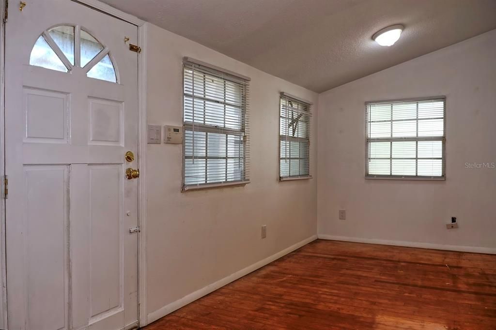 For Sale: $410,000 (2 beds, 1 baths, 1562 Square Feet)