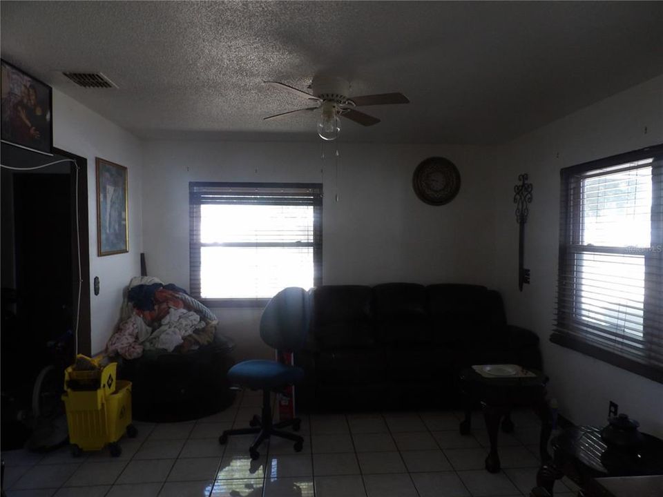 For Sale: $199,900 (3 beds, 1 baths, 1053 Square Feet)