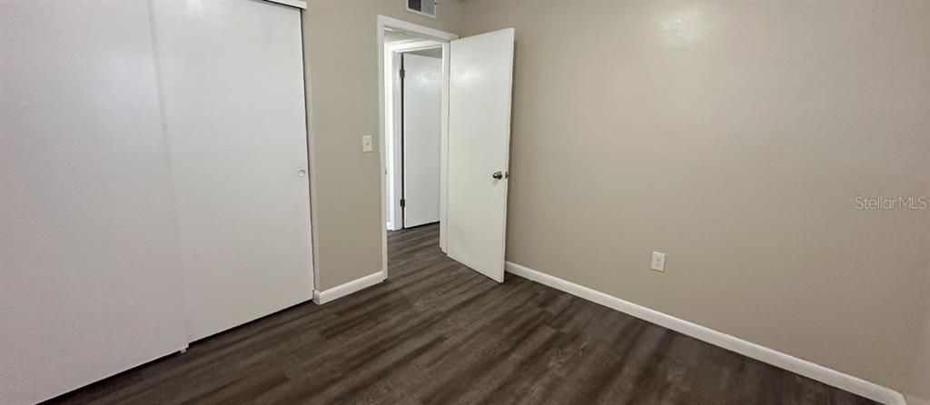 Active With Contract: $250,000 (3 beds, 1 baths, 924 Square Feet)