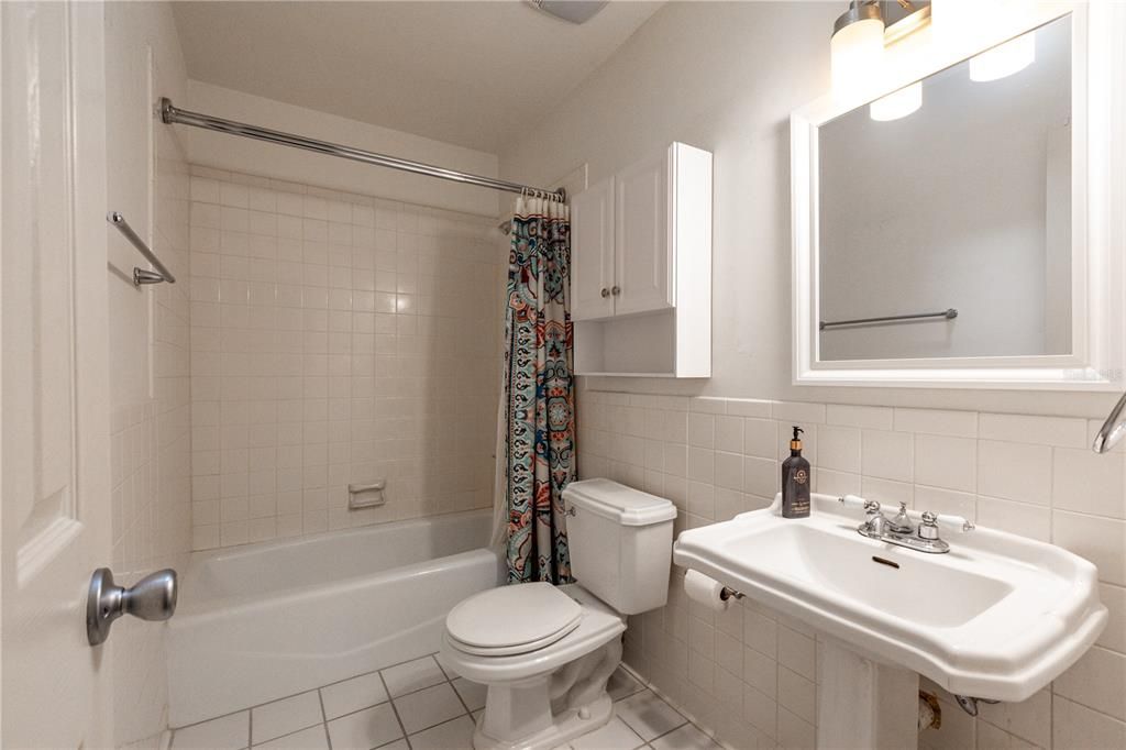 For Sale: $450,000 (3 beds, 3 baths, 1556 Square Feet)