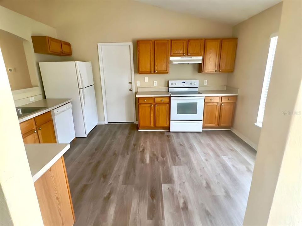 For Sale: $289,900 (3 beds, 2 baths, 1377 Square Feet)