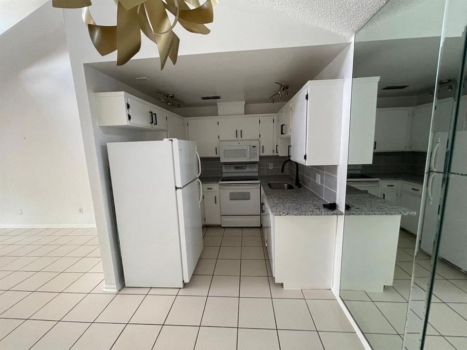 Recently Rented: $1,550 (2 beds, 2 baths, 925 Square Feet)