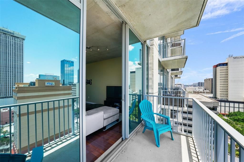 For Sale: $459,000 (1 beds, 1 baths, 684 Square Feet)