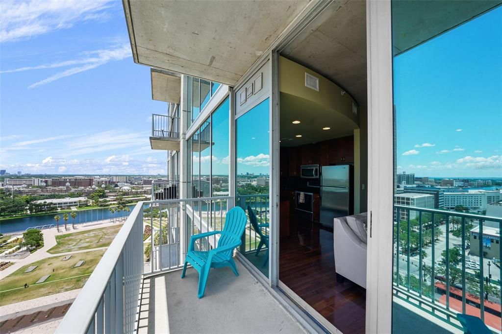 For Sale: $459,000 (1 beds, 1 baths, 684 Square Feet)