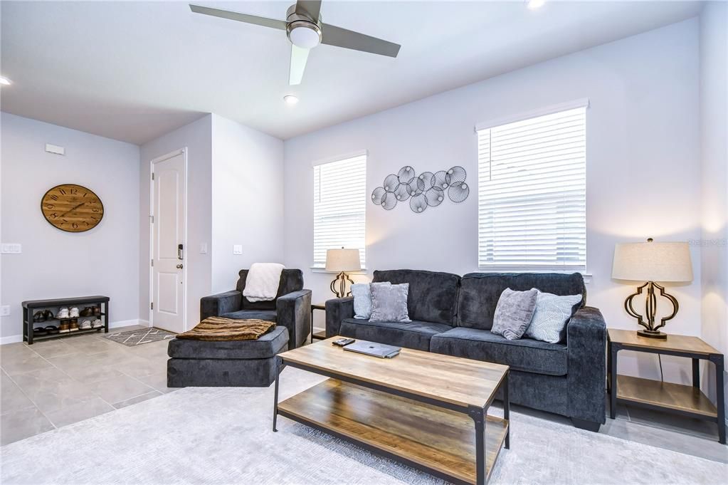 Active With Contract: $385,000 (3 beds, 2 baths, 1600 Square Feet)