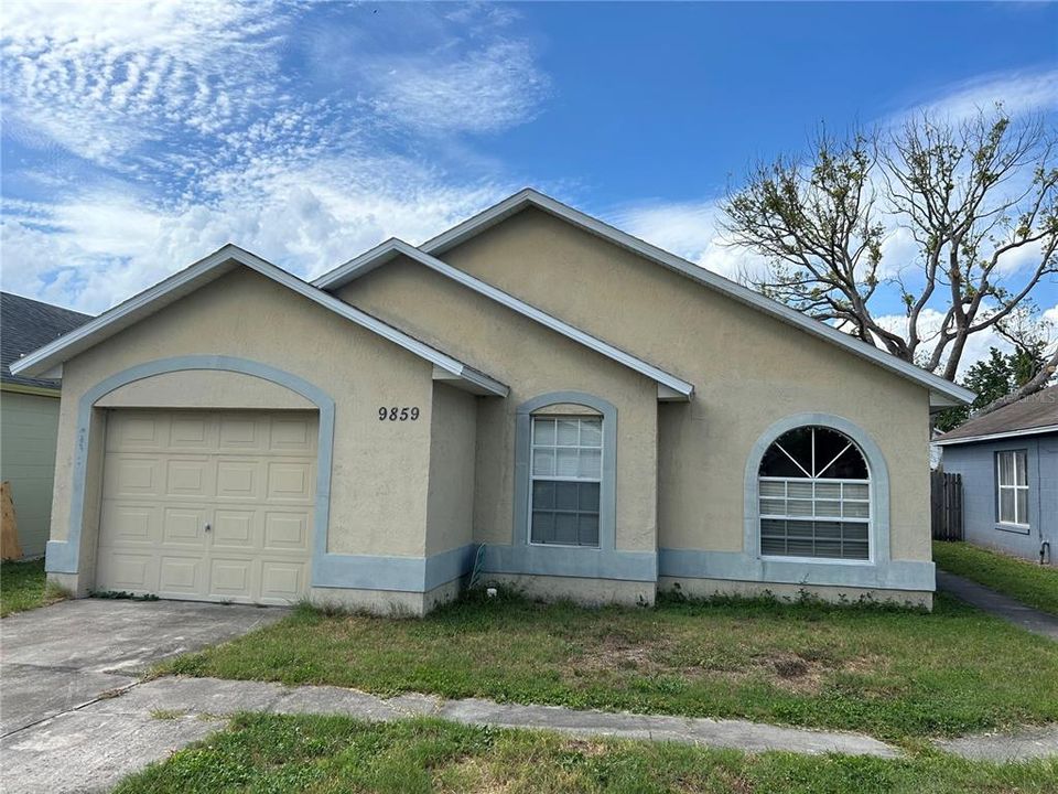 Active With Contract: $2,090 (3 beds, 2 baths, 1243 Square Feet)