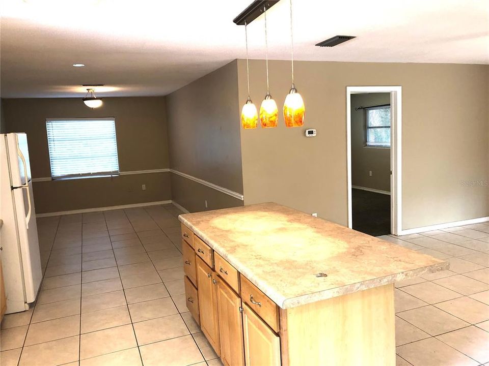 Active With Contract: $2,100 (3 beds, 2 baths, 1350 Square Feet)