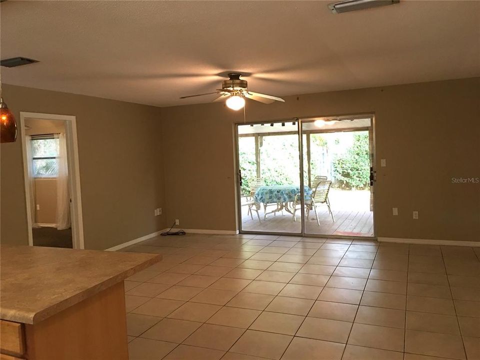 Active With Contract: $2,100 (3 beds, 2 baths, 1350 Square Feet)