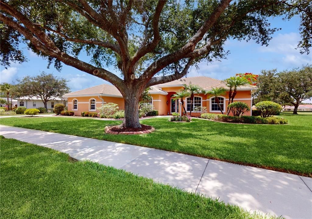 For Sale: $880,000 (3 beds, 2 baths, 2752 Square Feet)