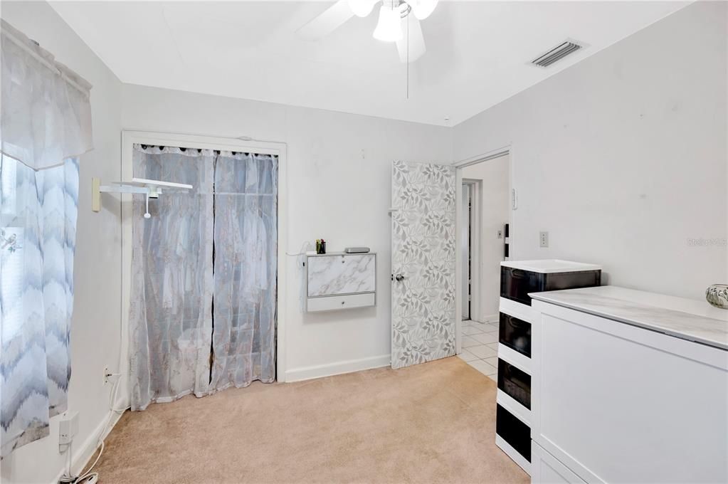 Active With Contract: $385,000 (2 beds, 1 baths, 852 Square Feet)