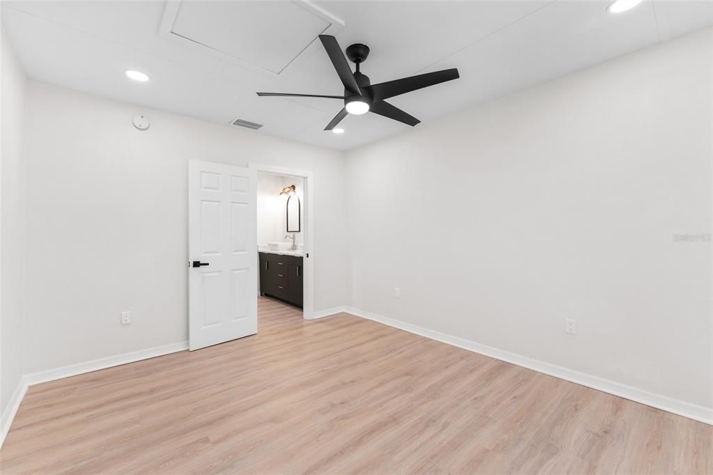 Recently Rented: $3,000 (2 beds, 2 baths, 1300 Square Feet)
