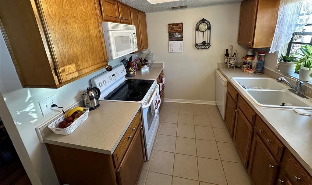 For Sale: $120,000 (2 beds, 2 baths, 1134 Square Feet)