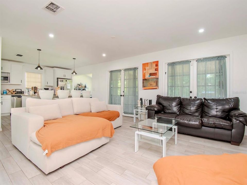 For Sale: $394,000 (3 beds, 2 baths, 1694 Square Feet)