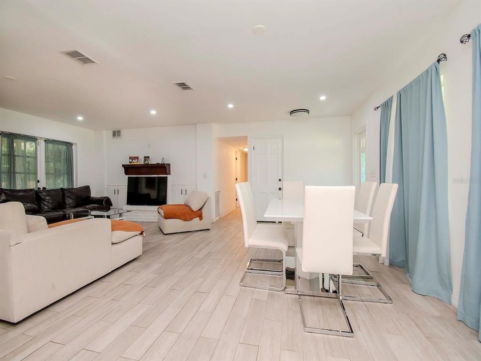 For Sale: $394,000 (3 beds, 2 baths, 1694 Square Feet)