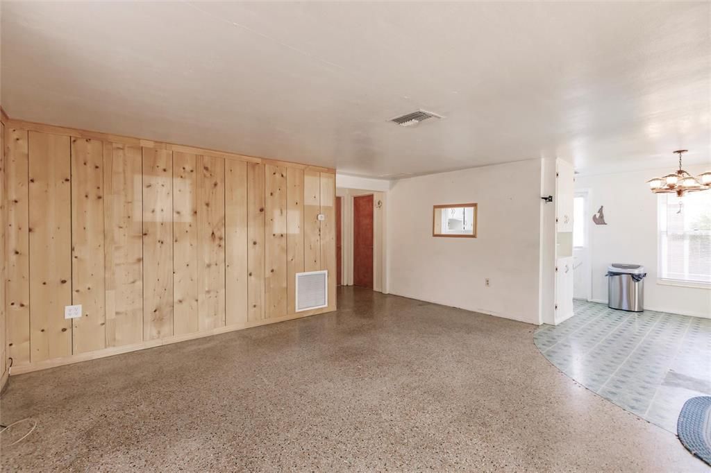 Active With Contract: $150,000 (2 beds, 1 baths, 832 Square Feet)