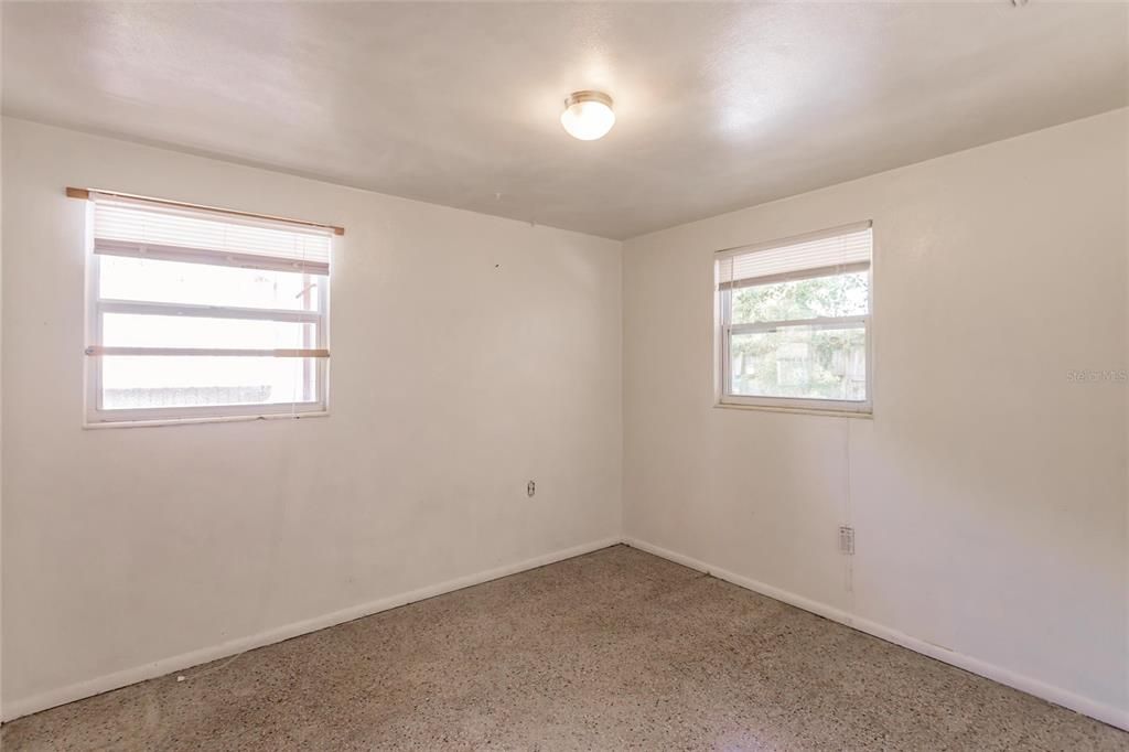 Active With Contract: $150,000 (2 beds, 1 baths, 832 Square Feet)