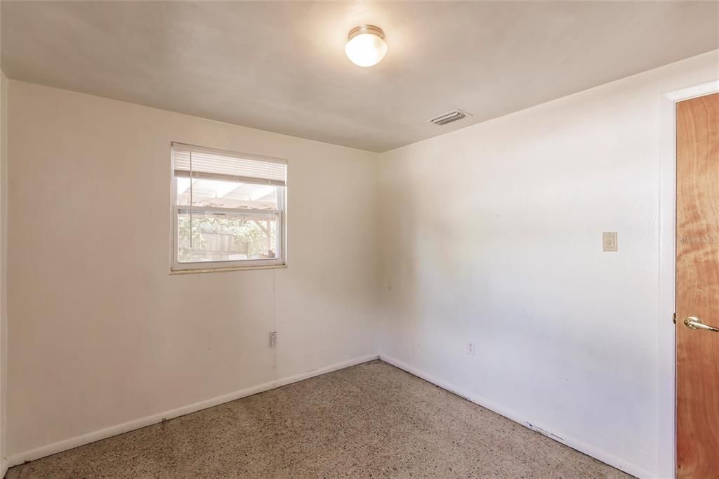 Active With Contract: $150,000 (2 beds, 1 baths, 832 Square Feet)