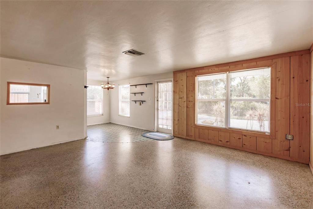 Active With Contract: $150,000 (2 beds, 1 baths, 832 Square Feet)