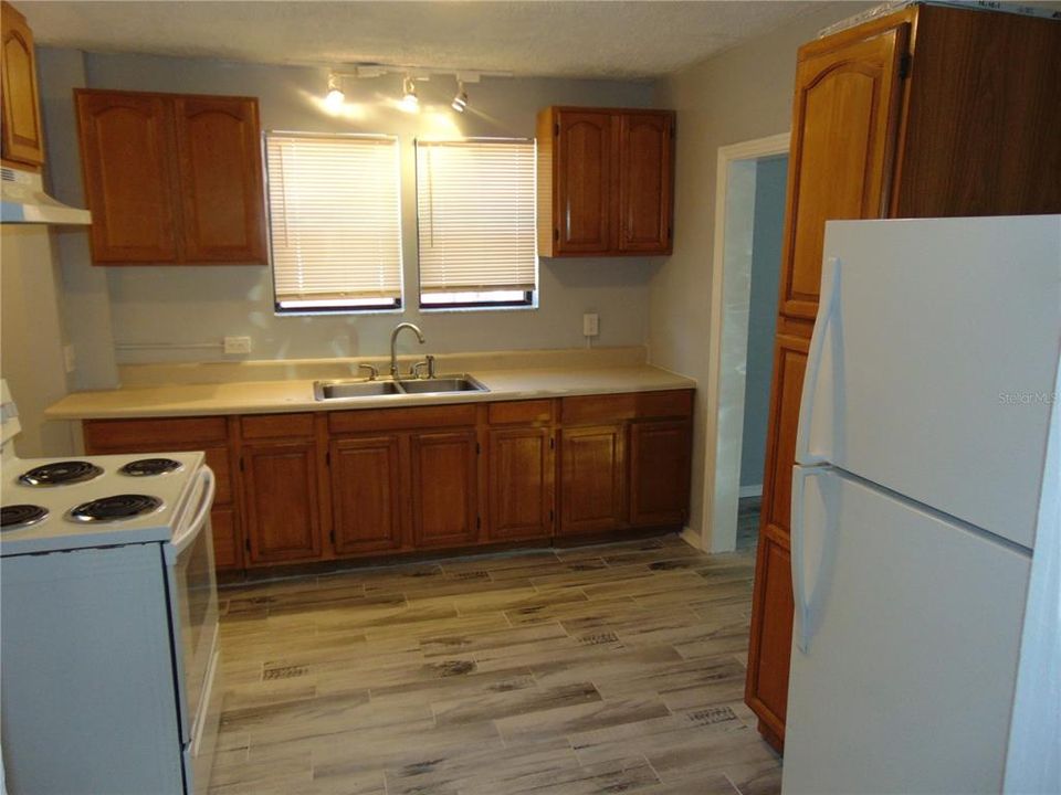 For Rent: $1,225 (3 beds, 2 baths, 1040 Square Feet)