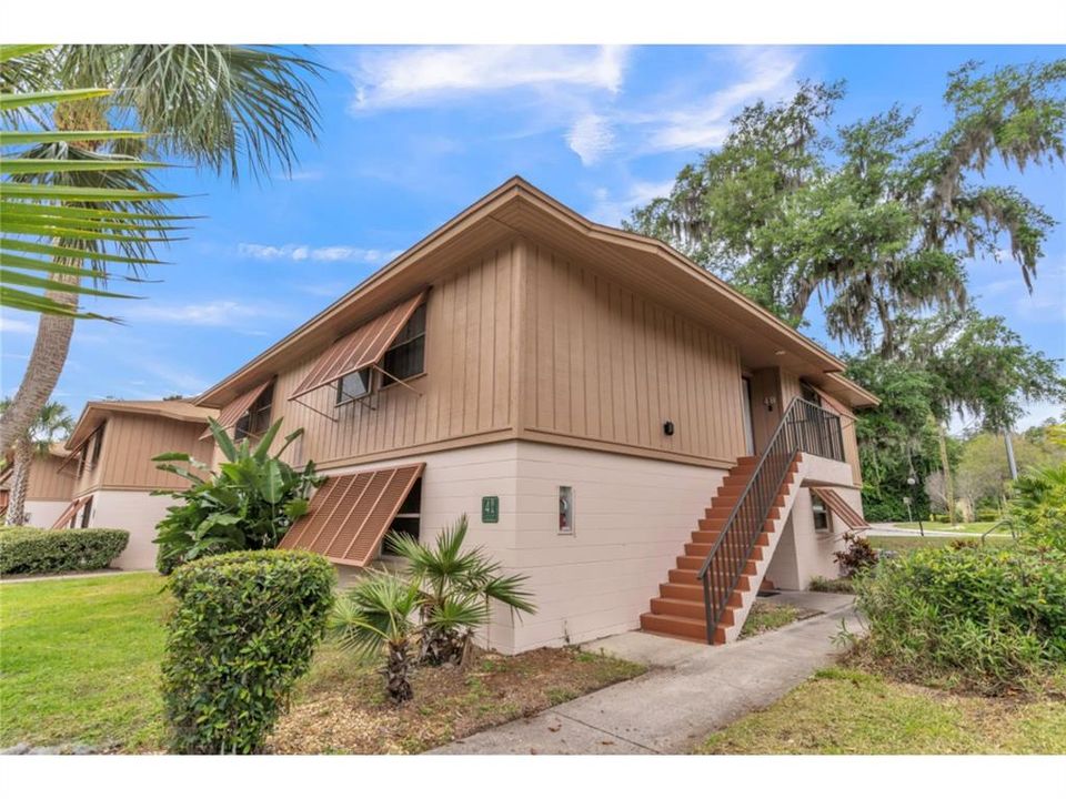 For Sale: $184,999 (2 beds, 2 baths, 897 Square Feet)