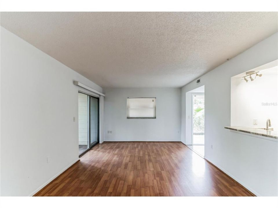 For Sale: $184,999 (2 beds, 2 baths, 897 Square Feet)