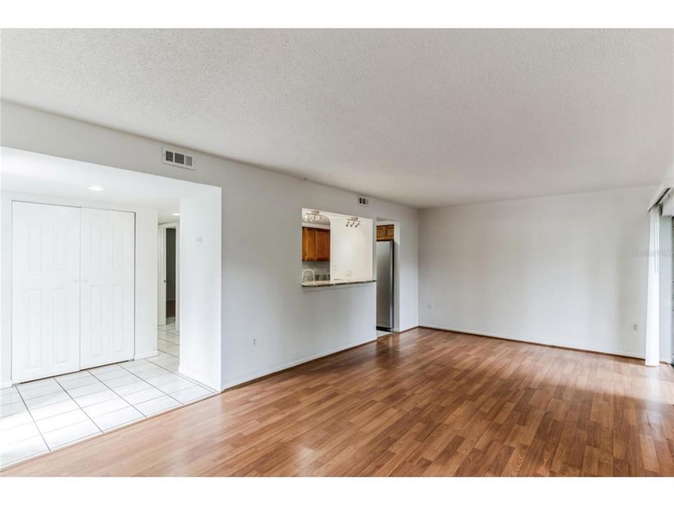 For Sale: $184,999 (2 beds, 2 baths, 897 Square Feet)