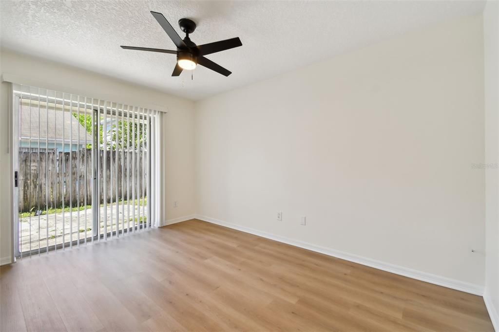 For Sale: $350,000 (3 beds, 2 baths, 1086 Square Feet)