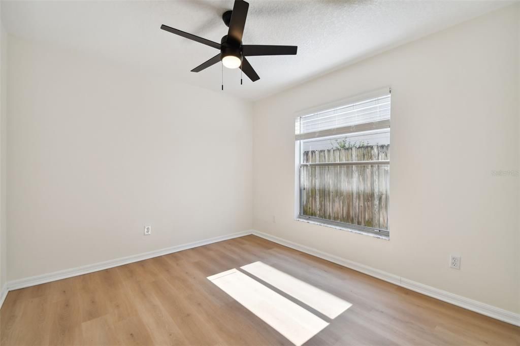 For Sale: $350,000 (3 beds, 2 baths, 1086 Square Feet)