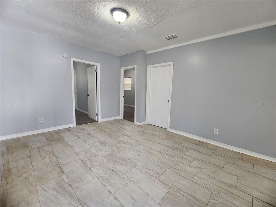 For Rent: $1,175 (3 beds, 2 baths, 976 Square Feet)