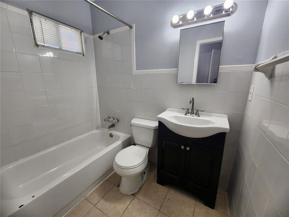 For Rent: $1,175 (3 beds, 2 baths, 976 Square Feet)