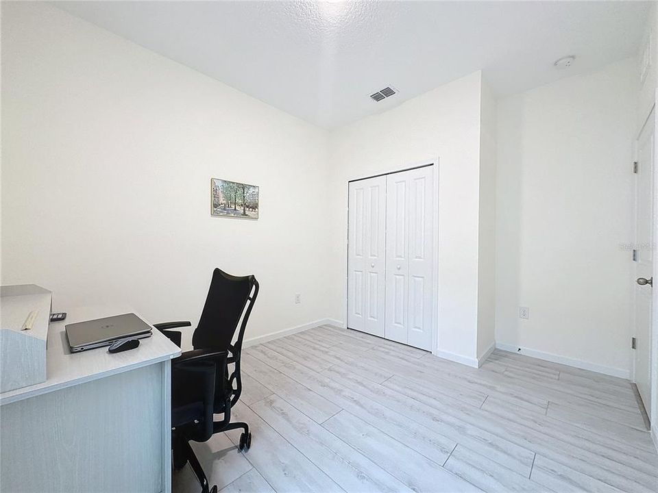 For Sale: $299,999 (3 beds, 2 baths, 1405 Square Feet)