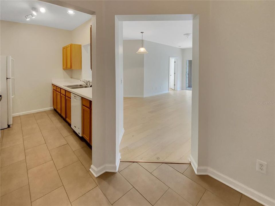 For Sale: $226,000 (2 beds, 2 baths, 1107 Square Feet)