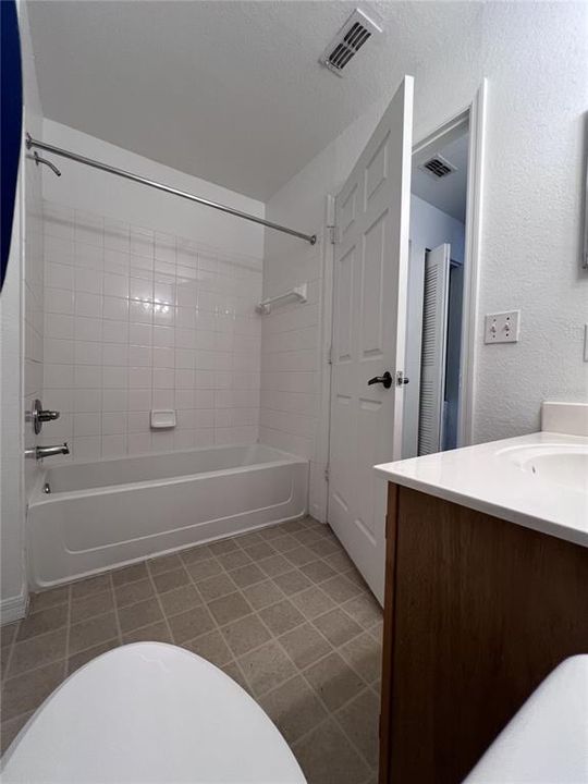 出租: $2,050 (3 贝兹, 2 浴室, 1296 平方英尺)