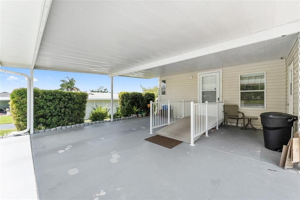 Active With Contract: $145,000 (2 beds, 2 baths, 958 Square Feet)