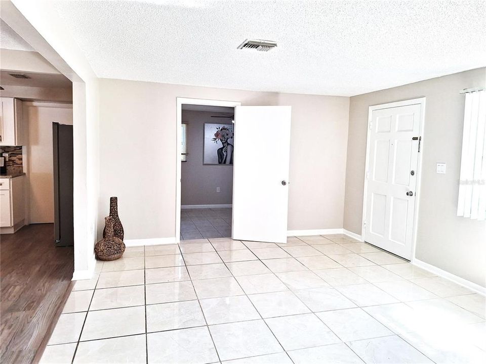 For Sale: $382,000 (3 beds, 2 baths, 1304 Square Feet)