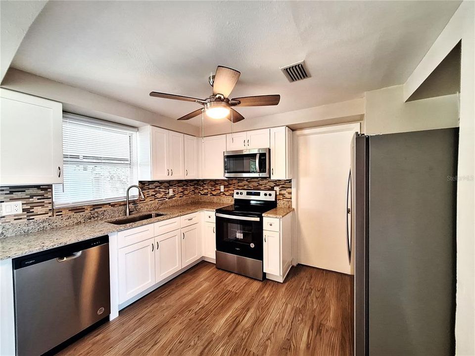 For Sale: $381,500 (3 beds, 2 baths, 1304 Square Feet)
