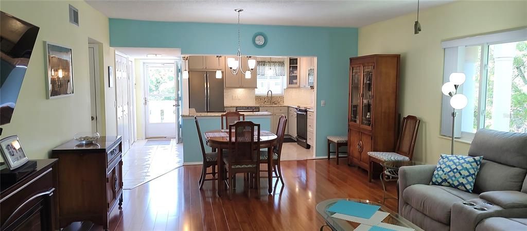 For Sale: $245,900 (2 beds, 2 baths, 1400 Square Feet)