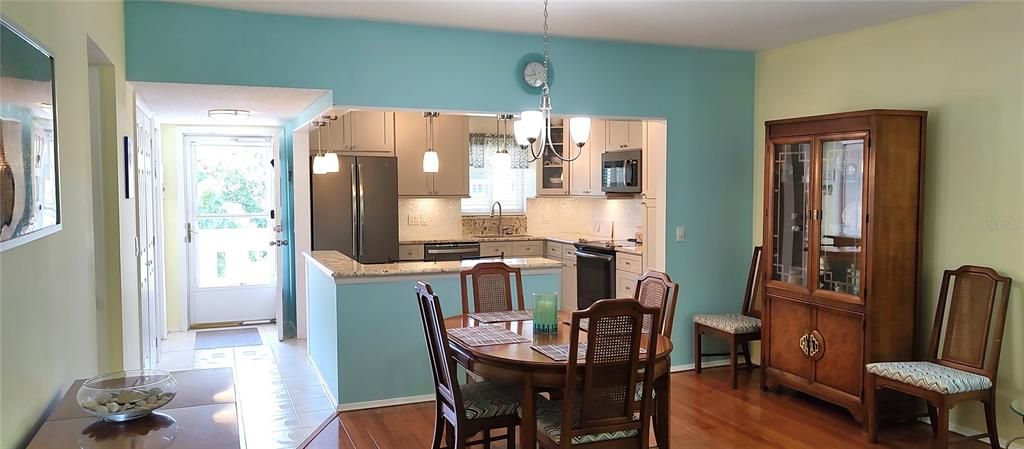 For Sale: $245,900 (2 beds, 2 baths, 1400 Square Feet)