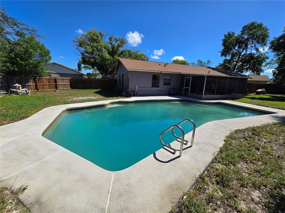 Active With Contract: $370,000 (3 beds, 2 baths, 1442 Square Feet)